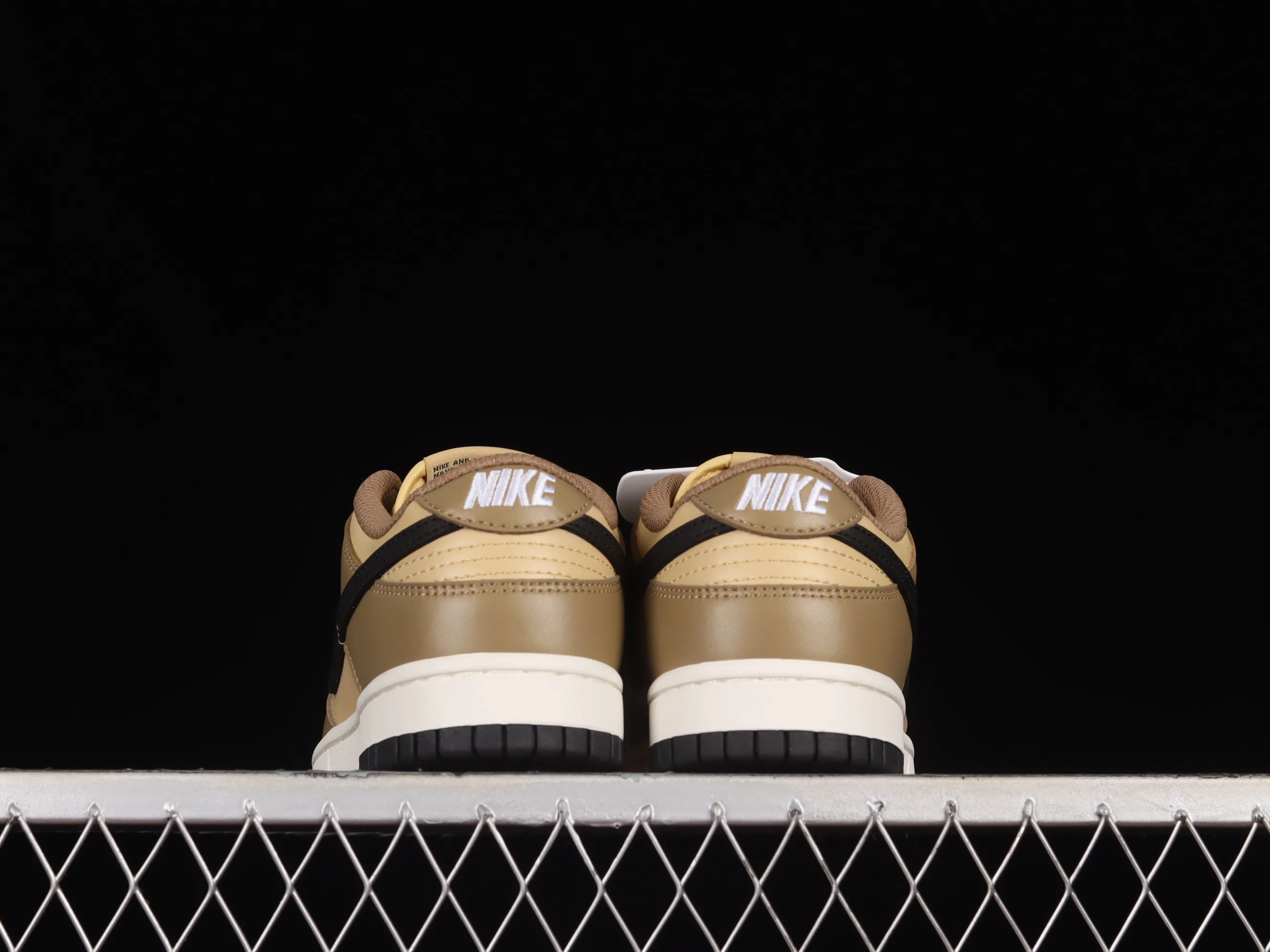 All Categories Nk SB Dunk Series Nk SB Dunk Low Low-top Sneakers N Version Nk Dunk Low Pro SB "Dark Driftwood" SB Smashing Backboard Fashion Casual Sneakers DD1503-200